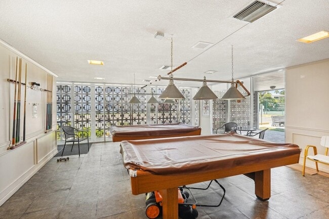 Building Photo - 3040 NE 16th Ave