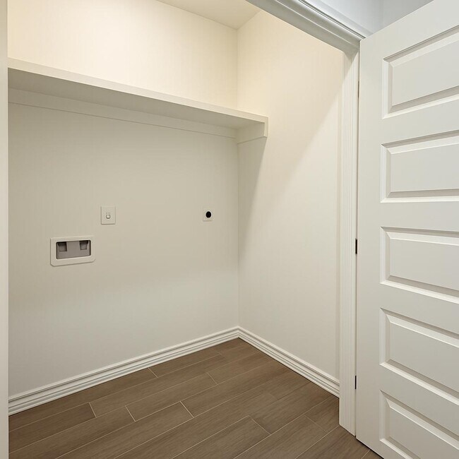 Building Photo - 5702 Moses Lp