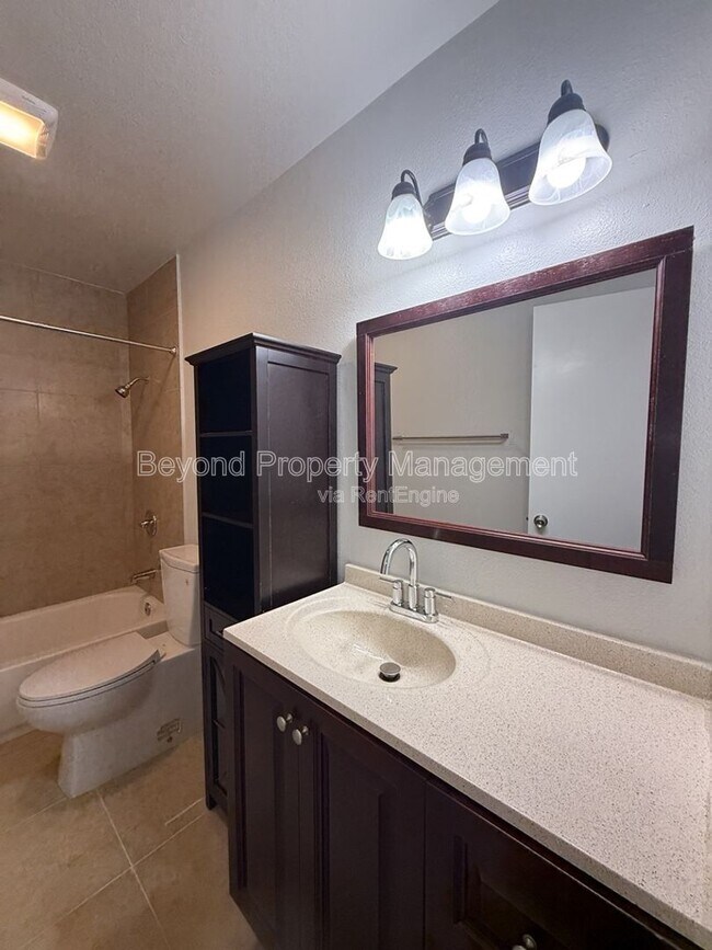 Building Photo - 8535 Paradise Valley Rd