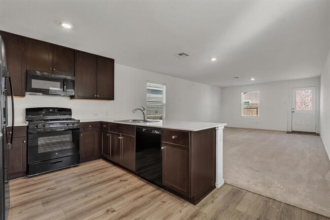 Building Photo - 231 Gabbro Gdns