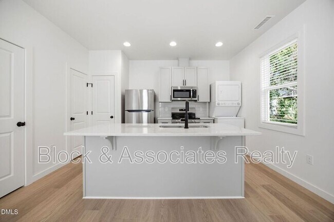 Building Photo - 2815-103 Wilcox Place