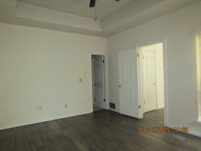 Building Photo - 503 NW Fairway Villa Dr