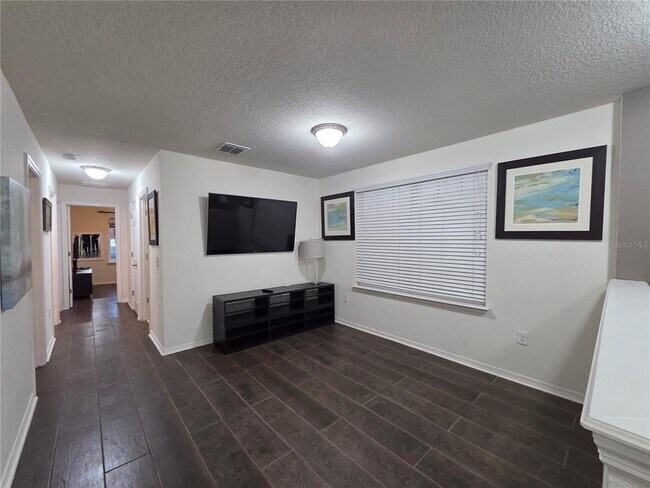 Building Photo - 11842 Silverlake Park Dr