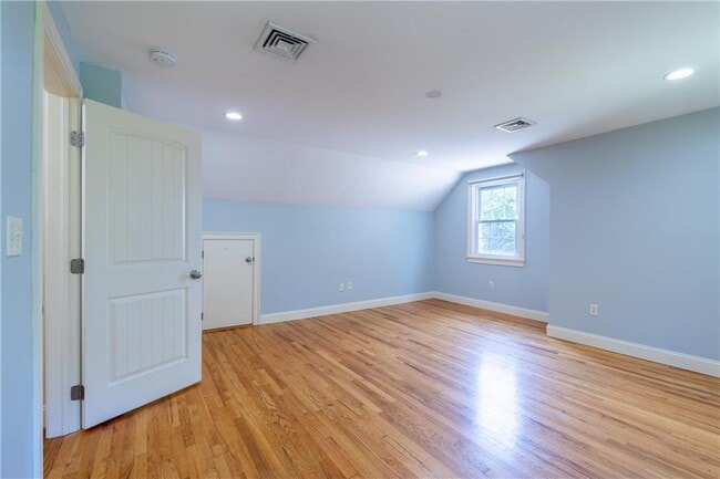 Building Photo - 48 Pleasant St