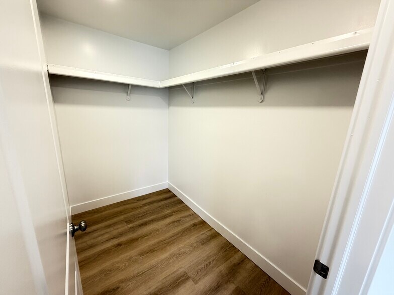 Building Photo - 2130 Carriage Hill Cir