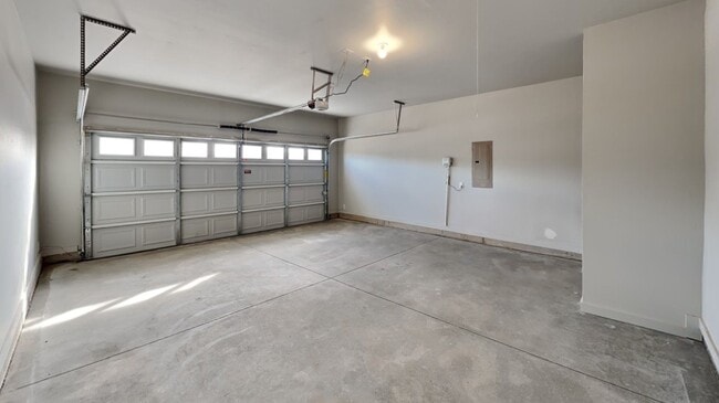 Building Photo - 4 Bedroom 2 Bathroom 2 Car Garage Home in Oakdale School District