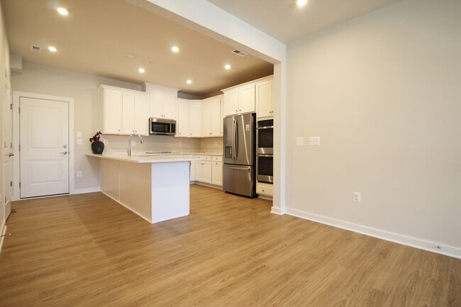 Building Photo - Well-located 2-bedroom