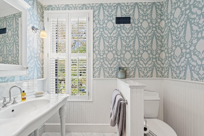 Building Photo - 400 S Lee St