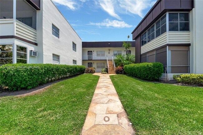 Building Photo - 708 Normandy Ln
