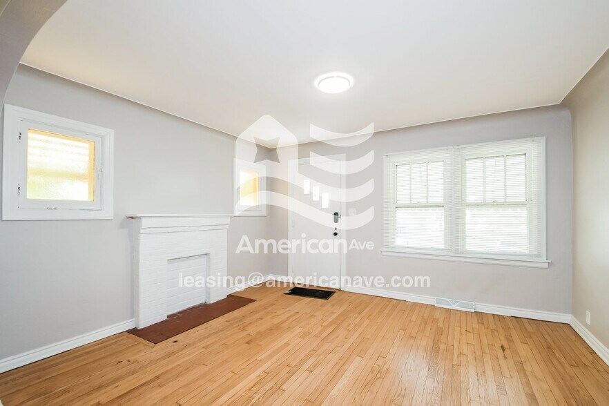 Building Photo - 1017 Lakeview Ave