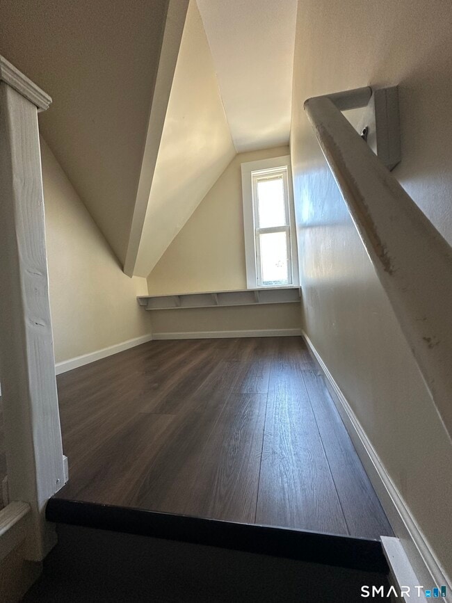 Building Photo - 567 Howe Ave