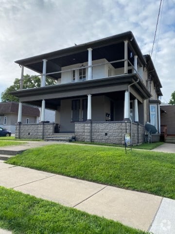 Building Photo - 1123 Main St