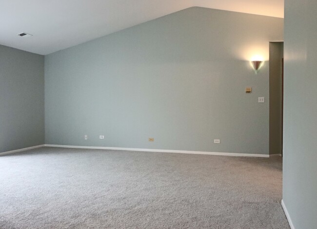 Building Photo - 1520 Commodore Ln