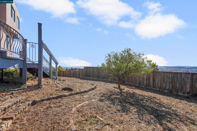 Building Photo - 2367 Carquinez Ave