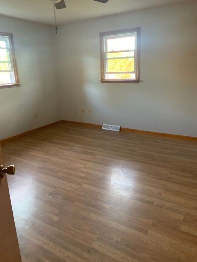 Building Photo - 3 Bedroom / 1.5 Bath One level Home  Gray TN 37615