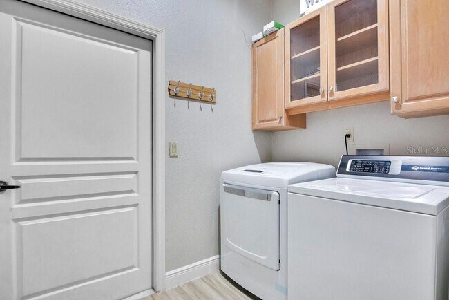 Building Photo - 16545 Majestic Ct