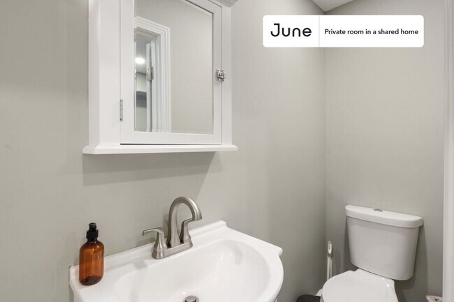 Building Photo - Room in Shared 7 bed/2.5 bath home