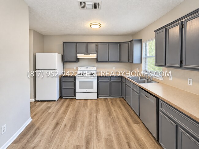 Building Photo - 2528 Pinon Ct
