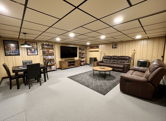 Building Photo - 3 Bedroom 2 Bathroom Cape Cod Available in York!