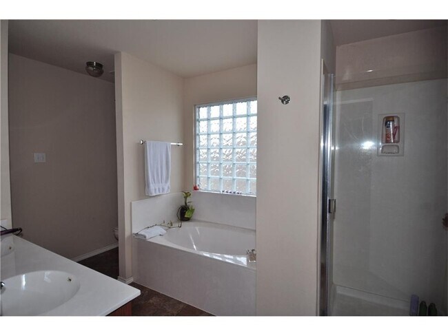 Building Photo - Great Neighborhood! Minutes to Cedar Park Shopping Areas