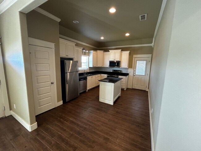 Building Photo - 1209 Pinot Dr