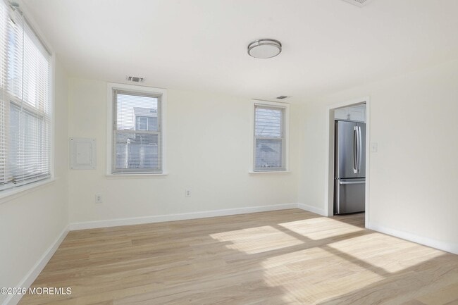 Building Photo - 127 7th St