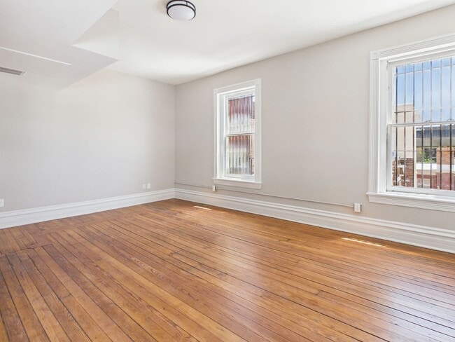 Building Photo - 7 E Franklin St