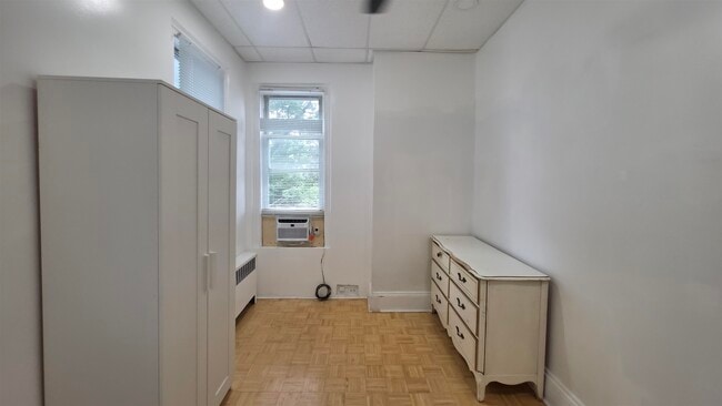 Building Photo - 23 Sherman Pl