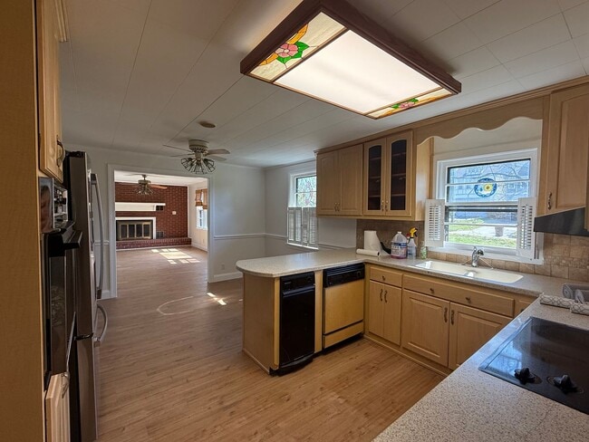 Building Photo - Prime Nashville Location with Comfort & Convenience