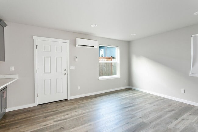 Building Photo - Charming Private 2BD/1BA DADU in Tacoma – $2,250/mo