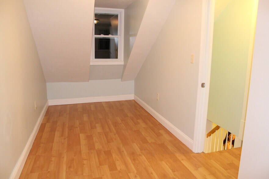 Building Photo - 4 Fort Ln