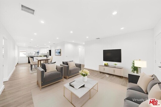 Building Photo - 17623 Burbank Blvd