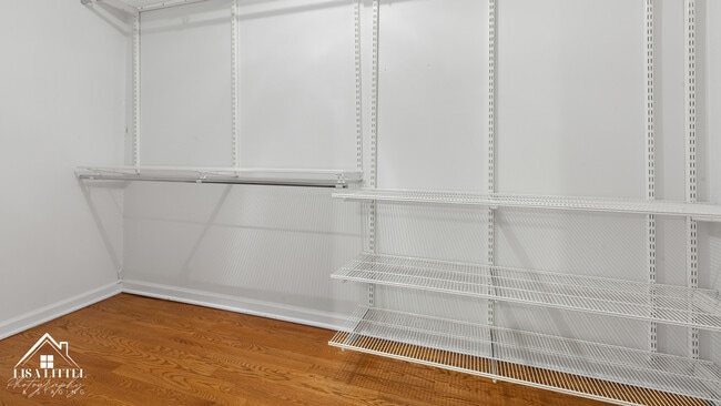 Building Photo - 2S661 Ave Normandy W