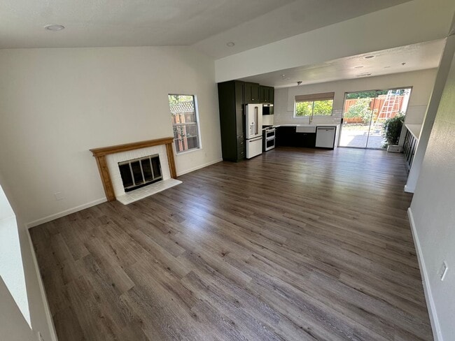 Building Photo - Livermore Single Story 3 BD / 2 BA, new pa...