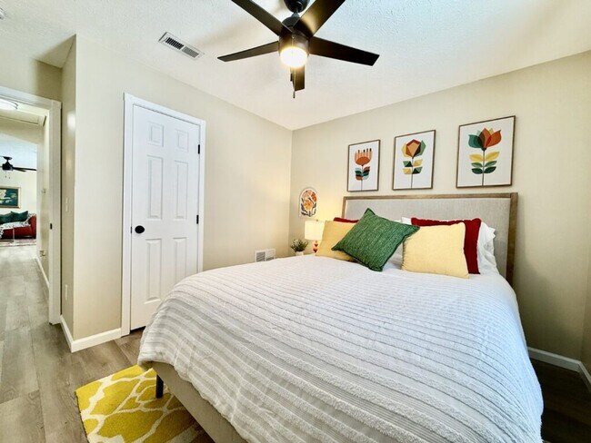 Building Photo - Freshly Renovated Home With Man Cave In Trenton OH