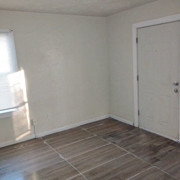 Building Photo - 415 Smith St