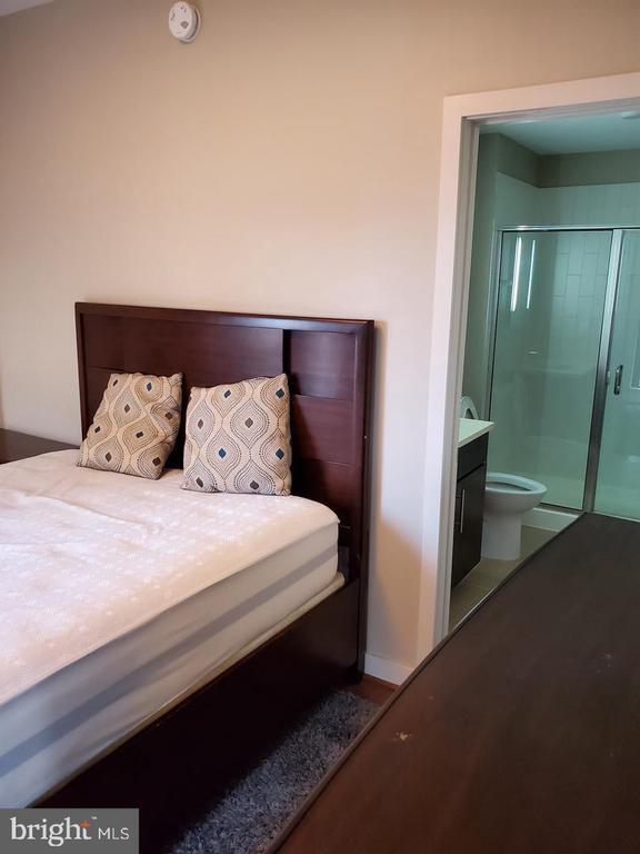 Building Photo - 1320 Fenwick Ln