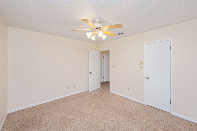 Building Photo - 822 St Joseph Cove