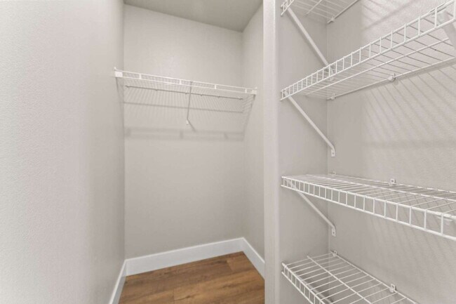 Building Photo - Beautiful two-story home with a bright open floor plan and modern finishes throughout. The spacio...