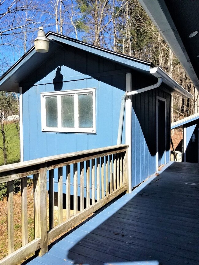 Building Photo - Beautiful 2 Bed Home in Fleetwood!