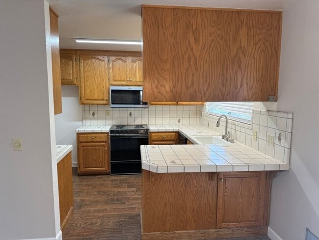 Building Photo - 2 Bedroom 2 Bath One Story Senior Community Vacaville *Star Rentals