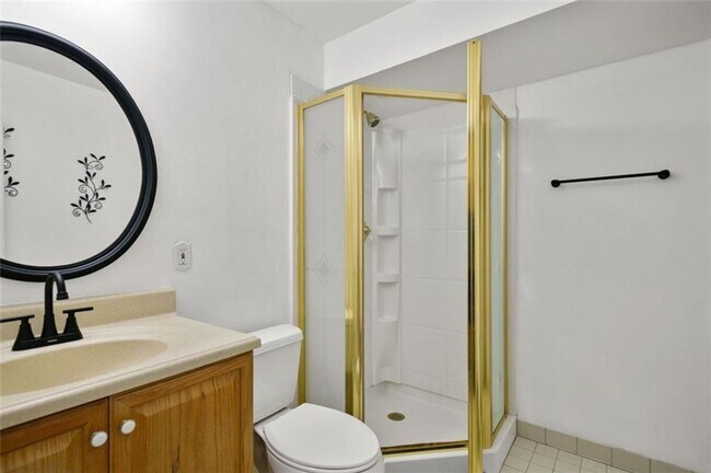 Building Photo - Beautifully Renovated 5-Bedroom, 4-Bath Home on Full Finished Basement!