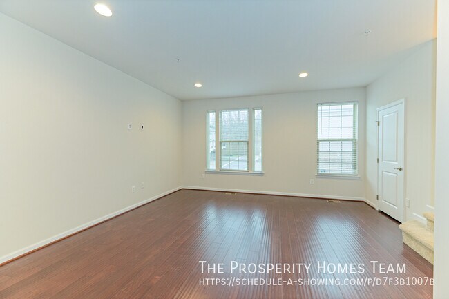 Building Photo - 2744 Fredericksburg Rd