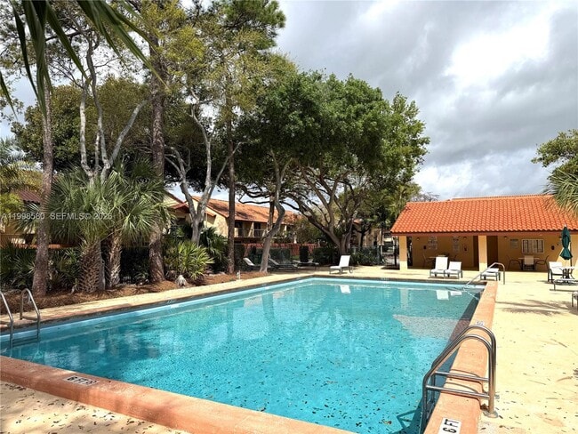 Building Photo - 10029 SW 77th Ct