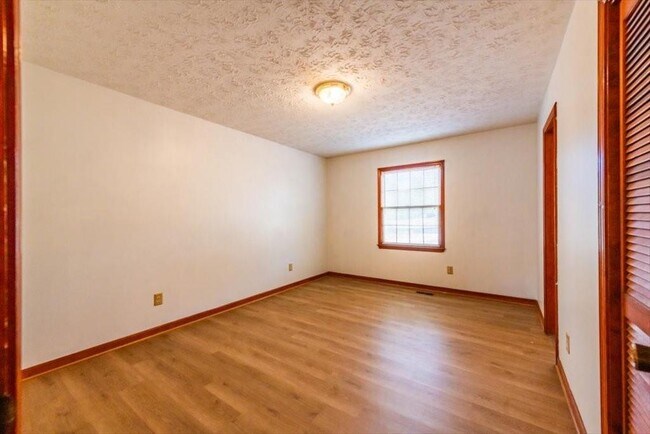 Building Photo - 4967 Macland Rd