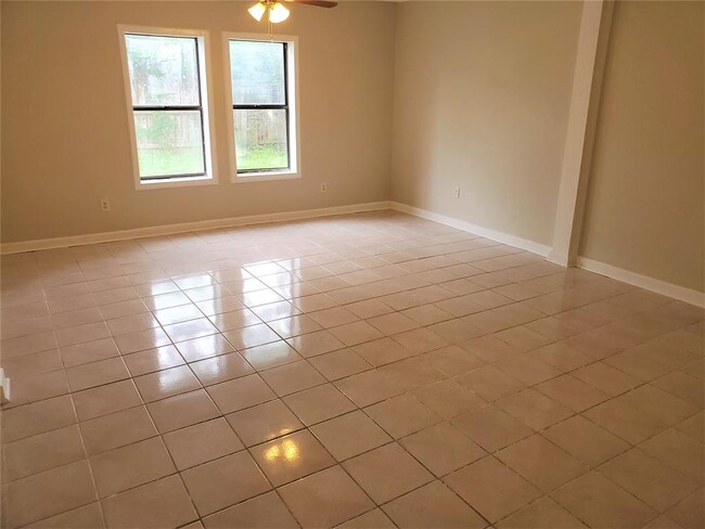 Building Photo - 936 Holbech Ln