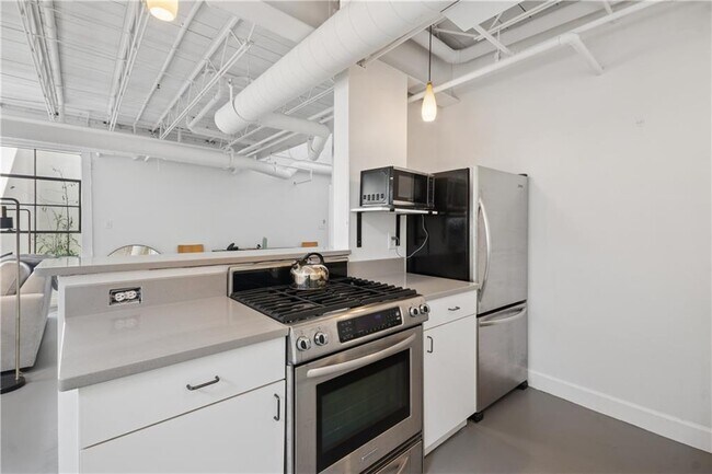 Building Photo - 820 DeKalb Ave NE