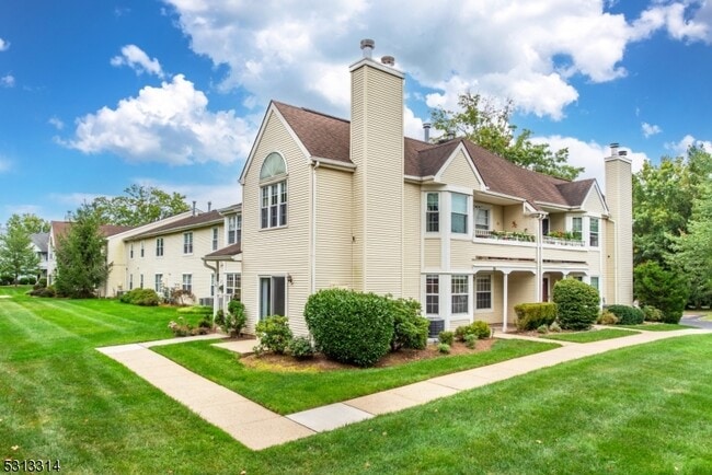 Building Photo - 603 Porter Way W