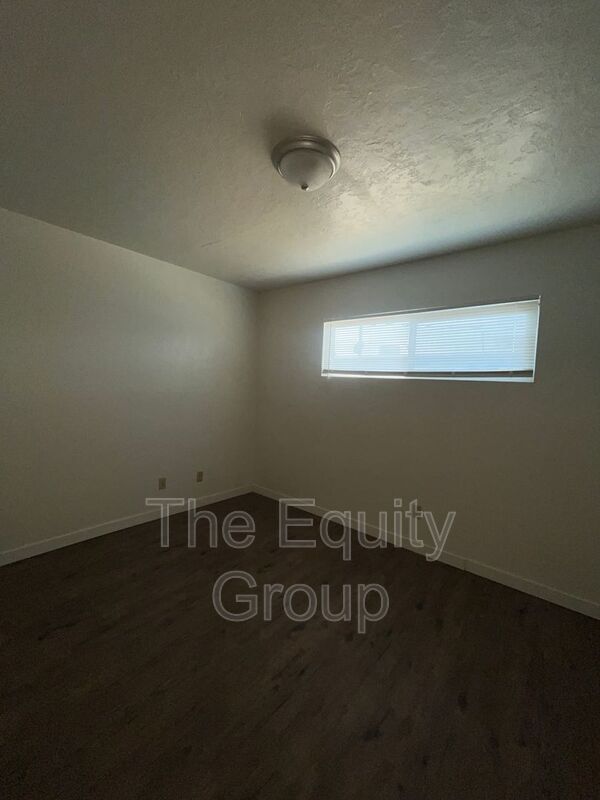 Building Photo - 513 E Myrtle Ave