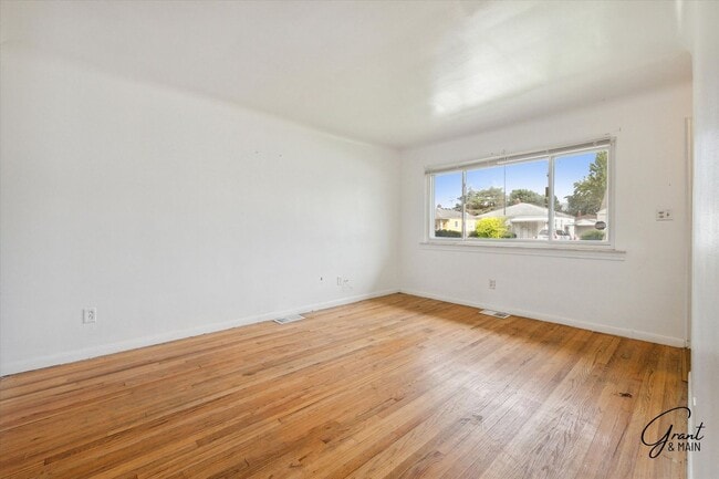 Building Photo - 3 Bedroom Ranch - $1,350